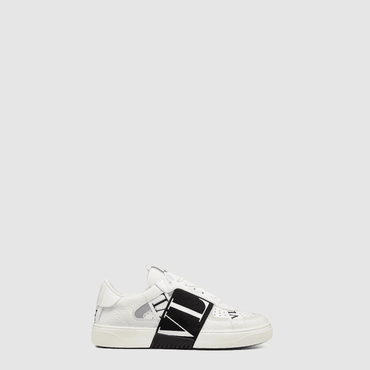 발렌티노 VLTN 로우탑 카프스킨 화이트&블랙 스니커즈